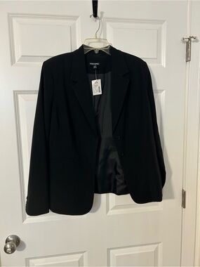Fashion Bug Black Women's Classic Blazer. NWT